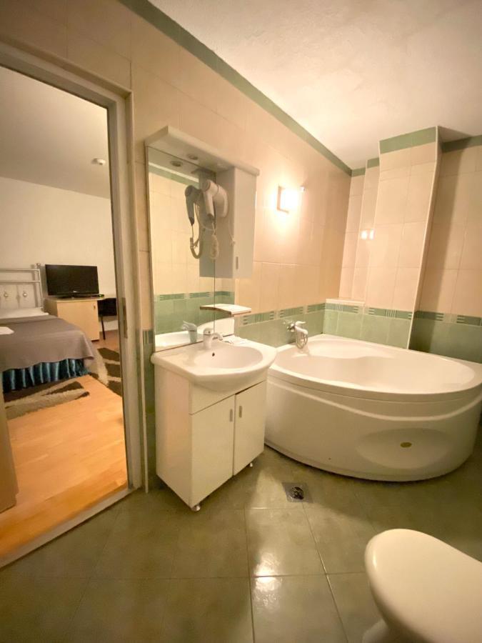 Hotel Sara & Spa Приштина Экстерьер фото